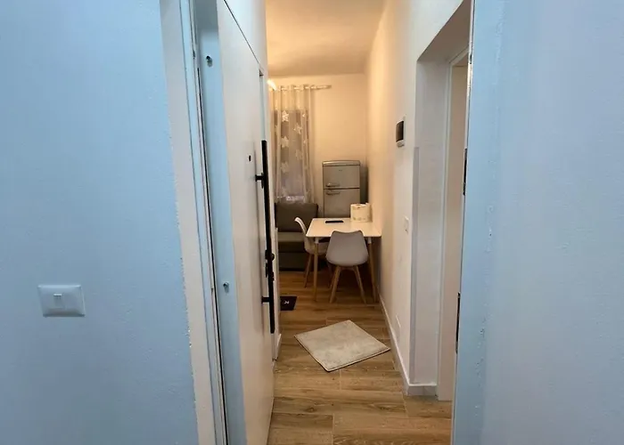 E&b Cosy 2 تيرانا